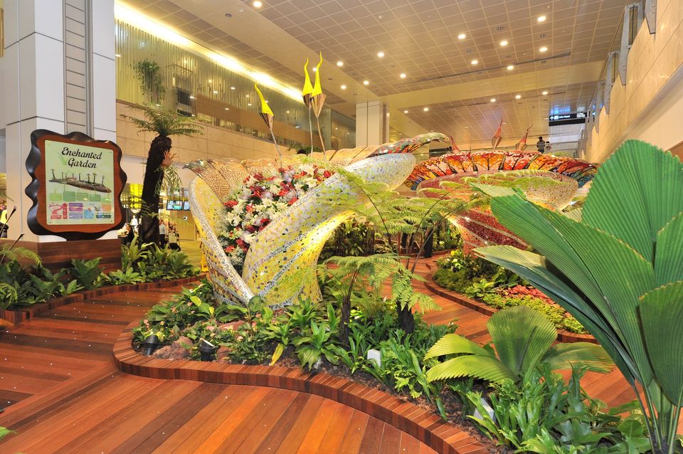 Photo of Incredible things to do at Changi to make your long layover time to a fun-filled one #flightzoned 4/18 by Travel Tales