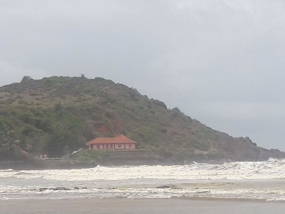 Photo of Gokarna Main Beach, Belehittal Road, Dandebagh, Gokarna, Karnataka, India by Sonesh Bansal