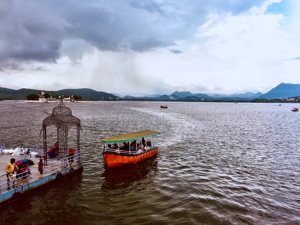 Photo of Dudh Talai, Pichola, Udaipur, Rajasthan by Curlycuetrails