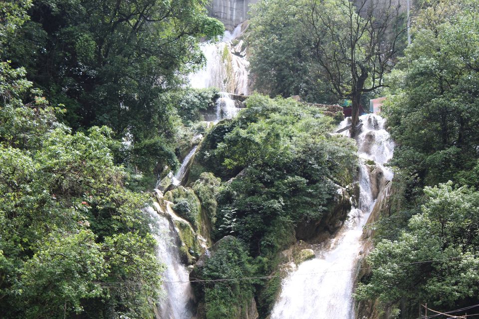 Photo of Kempty Fall Road, Lakhwad, Kempty, Mussorie Range, Uttarakhand, India by Yasmin Mirza