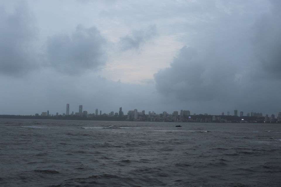 Photo of Marine Drive, Mumbai, Maharashtra by Yasmin Mirza