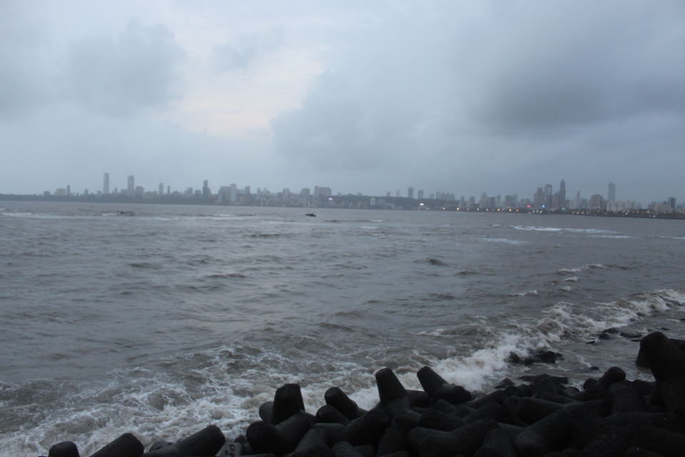 Photo of Marine Drive, Mumbai, Maharashtra by Yasmin Mirza