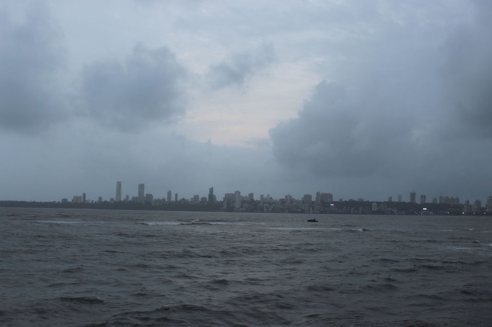 Photo of Marine Drive, Mumbai, Maharashtra by Yasmin Mirza