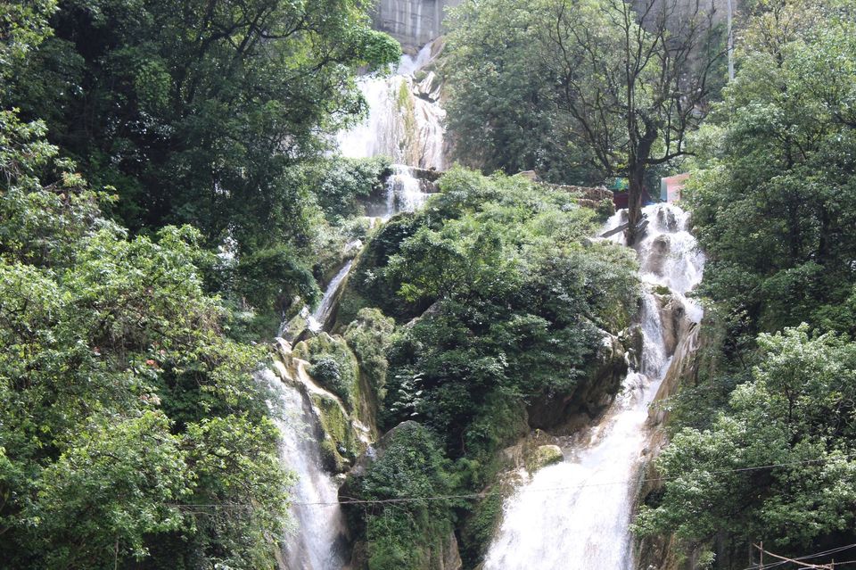 Photo of Kempty Fall Road, Lakhwad, Kempty, Mussorie Range, Uttarakhand, India by Yasmin Mirza