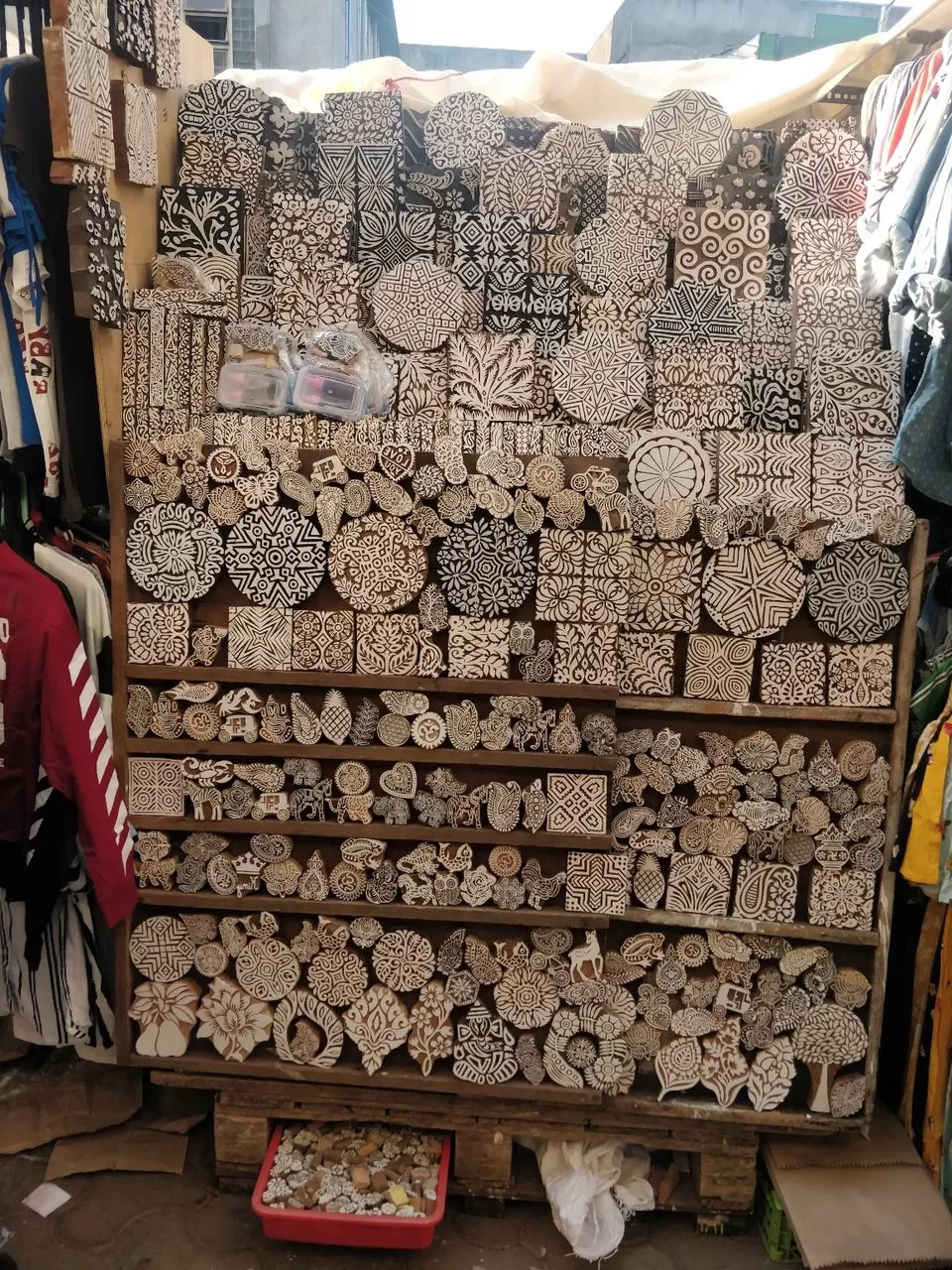 Photo of Colaba Market, Hormusji Road, Apollo Bandar, Colaba, Mumbai, Maharashtra, India by Renu Joshi