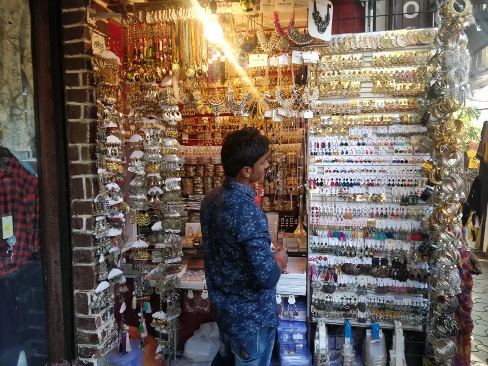 Photo of Colaba Market, Hormusji Road, Apollo Bandar, Colaba, Mumbai, Maharashtra, India by Renu Joshi