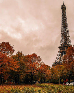 Photo of Lost with the Parisians - My Paris Experience(Part 1). 2/2 by Roshan Chugh (@vagabondfootsteps)