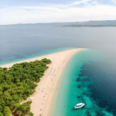 Photo of Zlatni rat, Put Zlatnog rata, Bol, Croatia by Roshan Chugh (@vagabondfootsteps) 