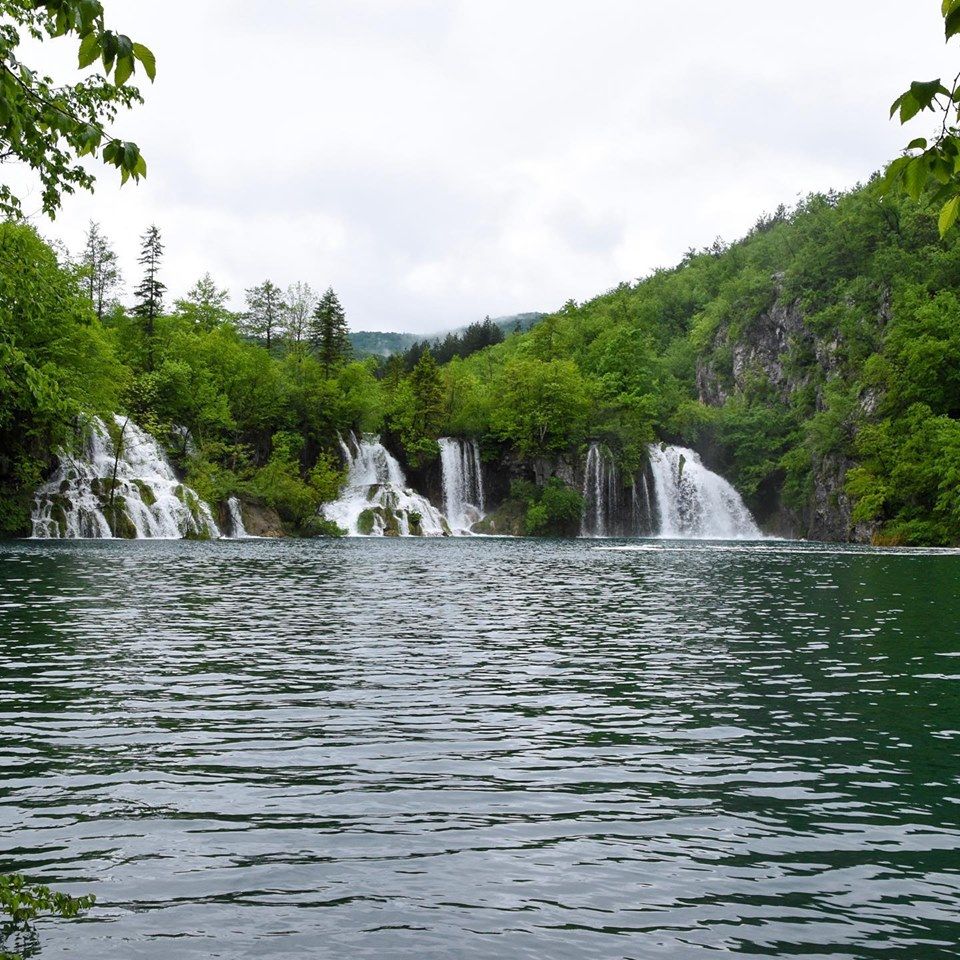 Photo of Plitvice Lakes National Park, Plitvička Jezera, Croatia by Roshan Chugh (@vagabondfootsteps)