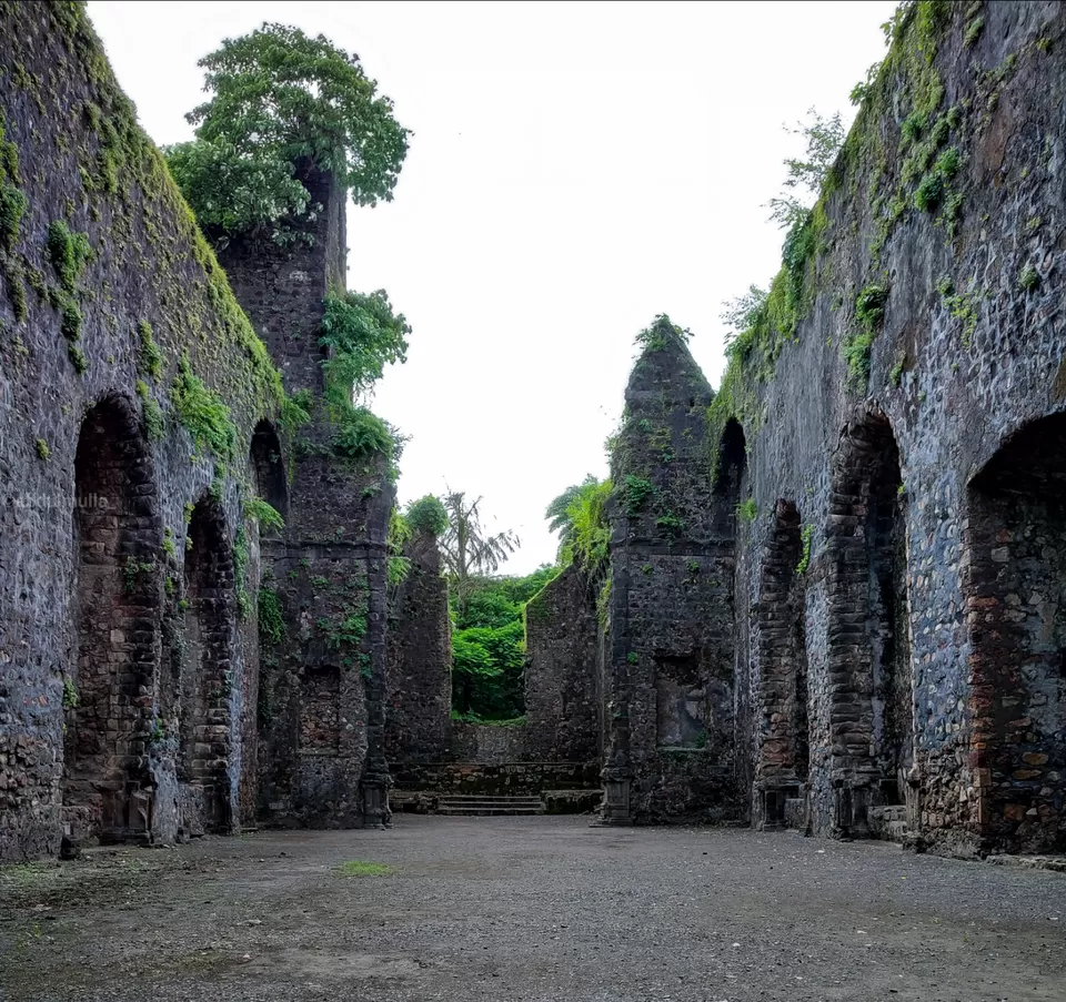 Photo of Hidden remains of a Portuguese town near Mumbai. #vasai #bassein #maharashtra by Abdul Mulla