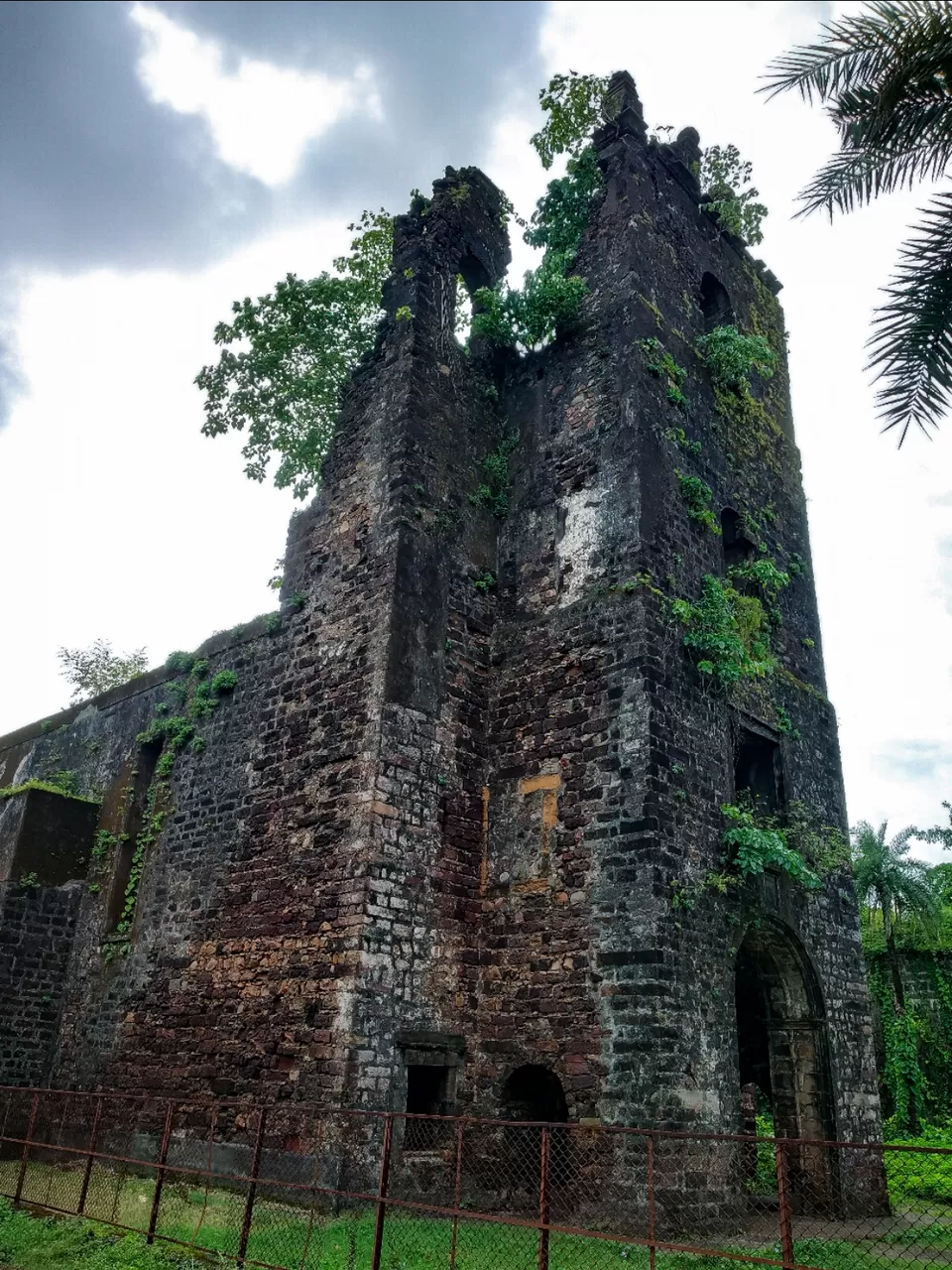Photo of Hidden remains of a Portuguese town near Mumbai. #vasai #bassein #maharashtra by Abdul Mulla