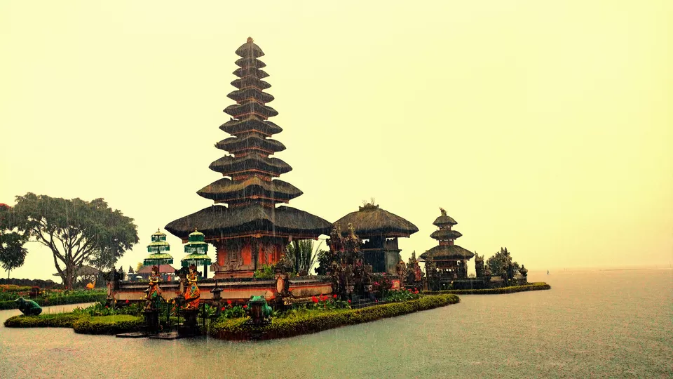 Photo of Pura Ulun Danu Buyan, Pancasari, Buleleng Regency, Bali, Indonesia by Shruti