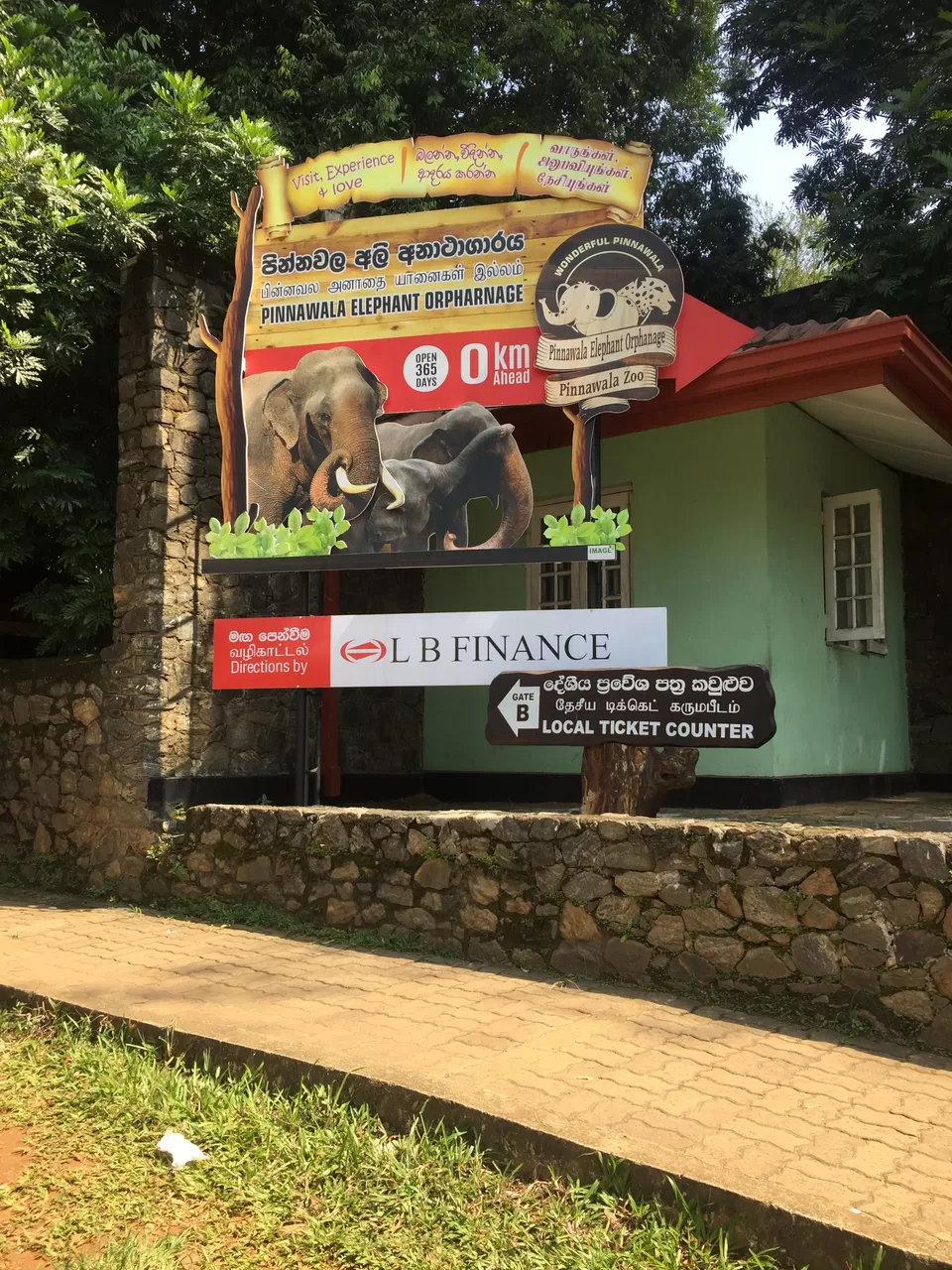 Photo of Pinnawala Elephant Orphanage Bus Stop, Kegalle-Rambukkana Rd, Rambukkana, Sri Lanka by Palak Airon