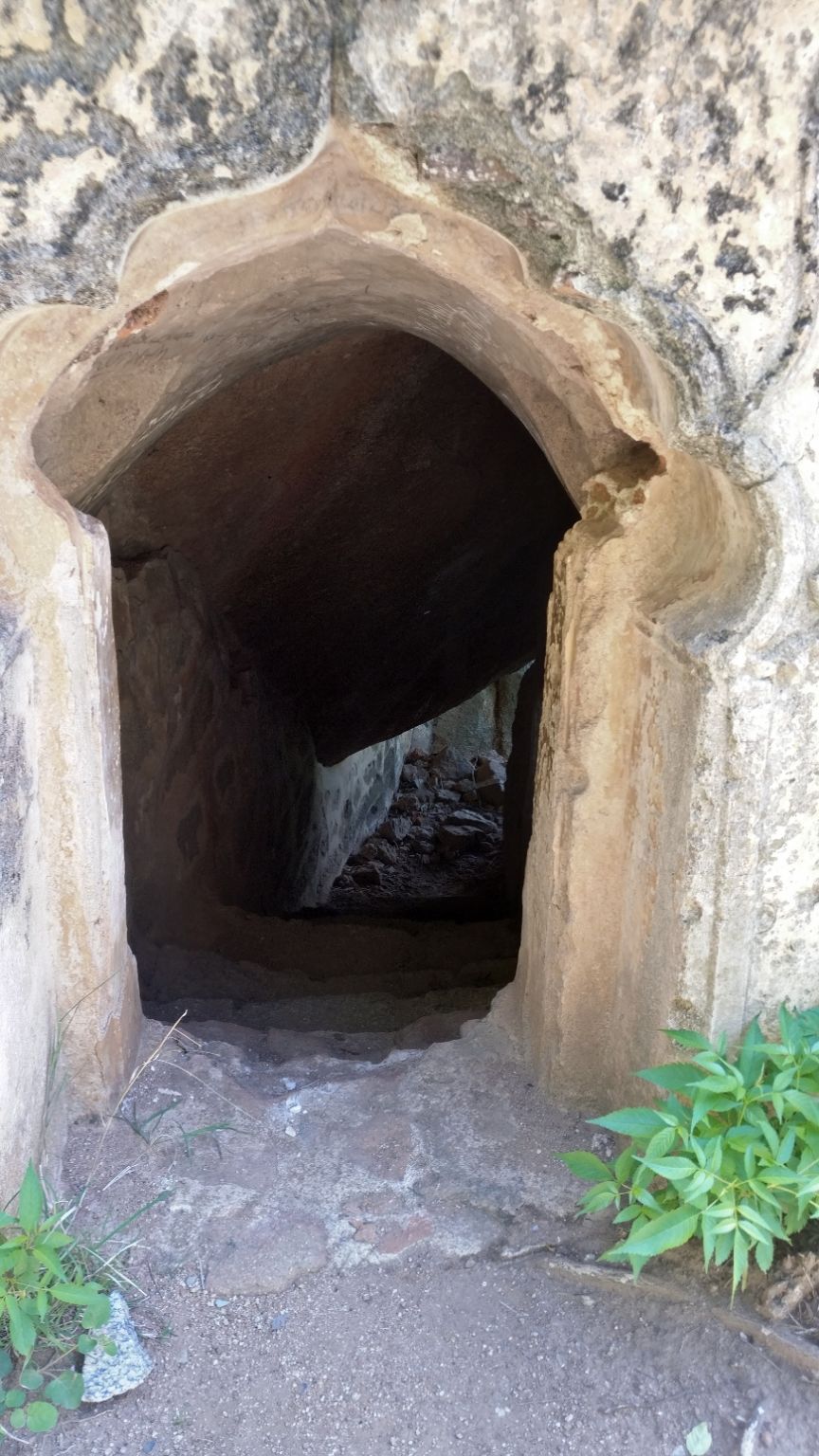 Photo of Gudibande Fort - Day Trip From Bangalore - Hiking and Trekking! by Highway Wanderer