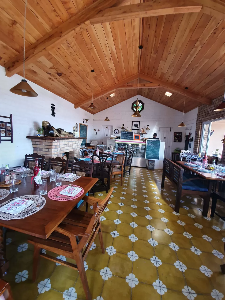 Photo of Café diem, Inside CAMELOT HEIGHTS, Coonoor, Tamil Nadu, India by HighwayWanderer