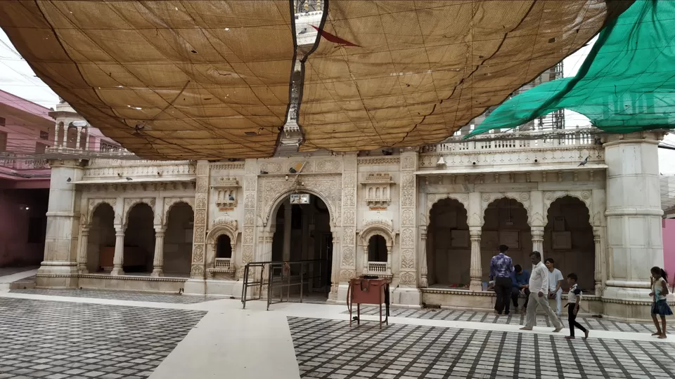 Photo of Karni Mata Temple Road, Bikaner, India by Tanushree Gupta
