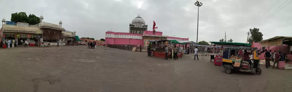 Photo of Karni Mata Temple Road, Bikaner, India by Tanushree Gupta