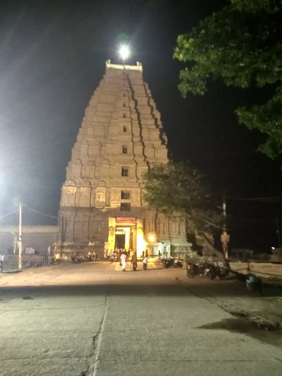 Photo of Virupaksha Temple East Gopura, Hampi, Karnataka, India by Smash