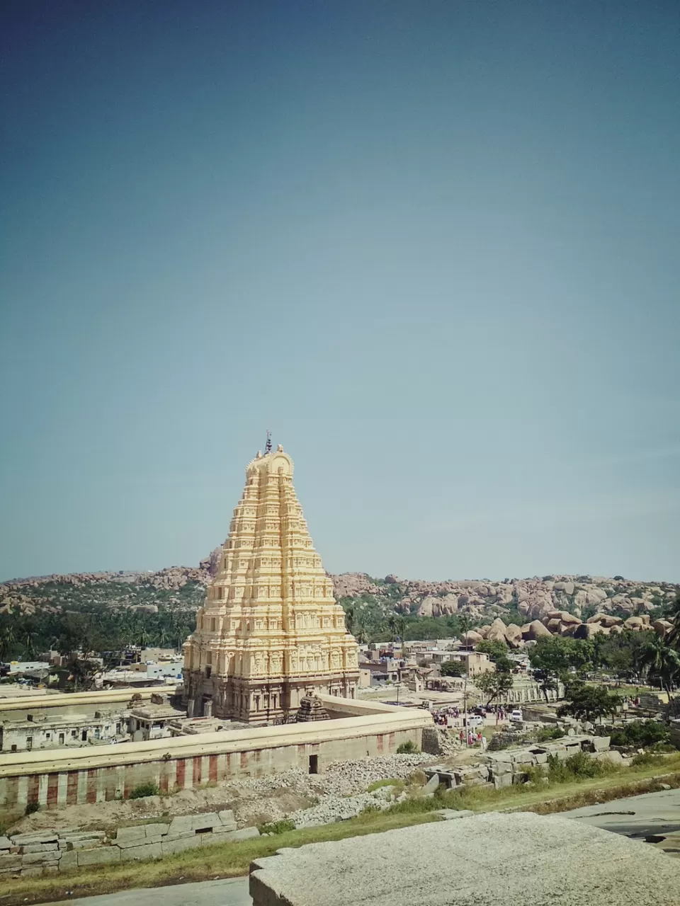 Photo of Virupaksha Temple East Gopura, Hampi, Karnataka, India by Smash