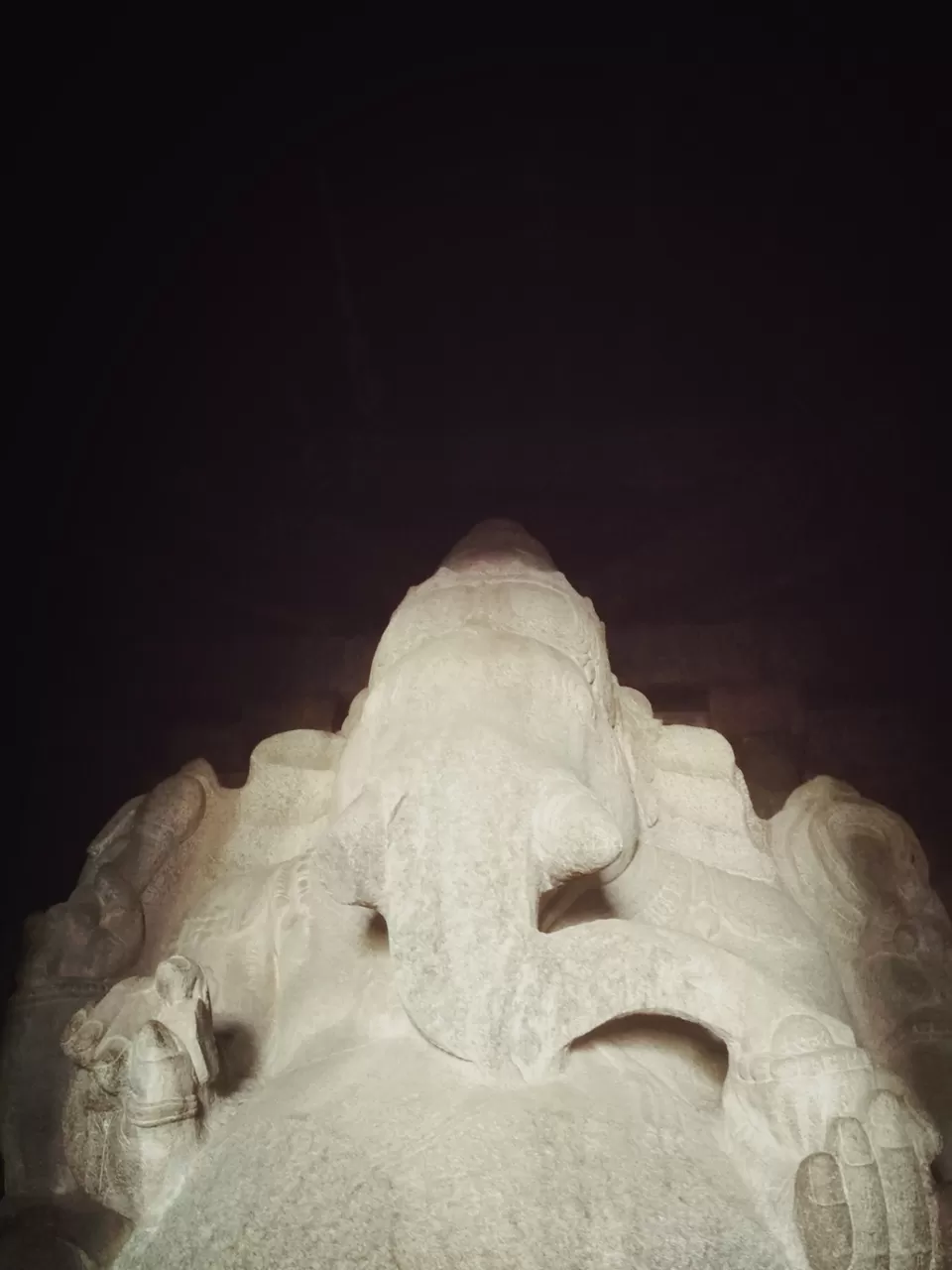 Photo of Kadalekalu Ganesha, Hampi, Karnataka, India by Smash