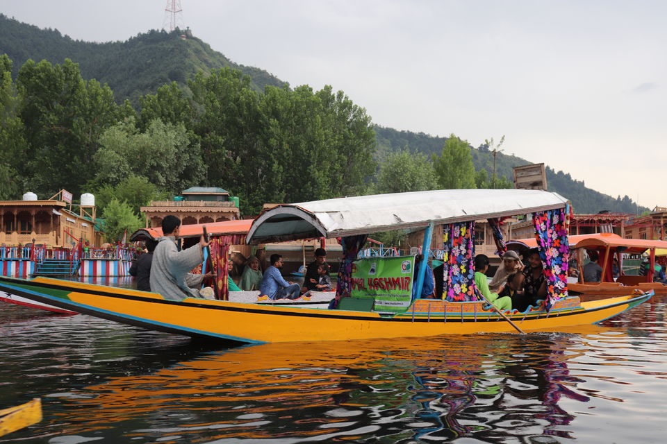 Photo of Dal Lake, Srinagar by Surbhi Munat