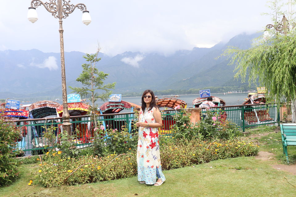 Photo of Shikara Ride On Dal Lake- Most Mesmerizing Experience Ever! by Surbhi Munat