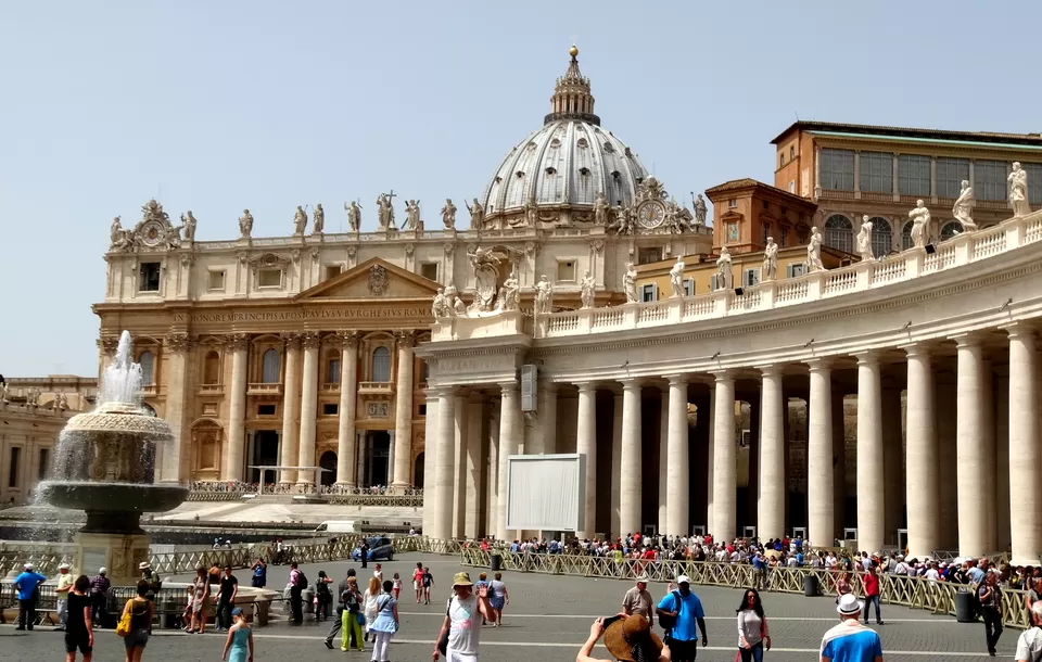 Photo of Piazza S. Pietro, Vatican City by Sumedha Bharpilania