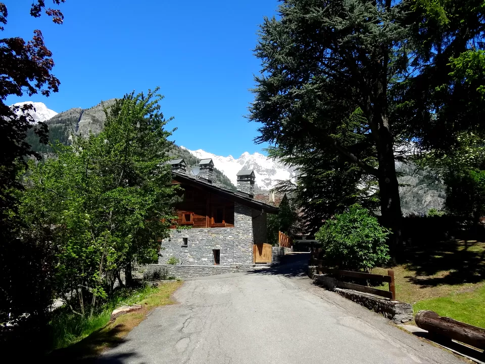 Photo of Courmayeur, Aosta Valley, Italy by Sumedha Bharpilania