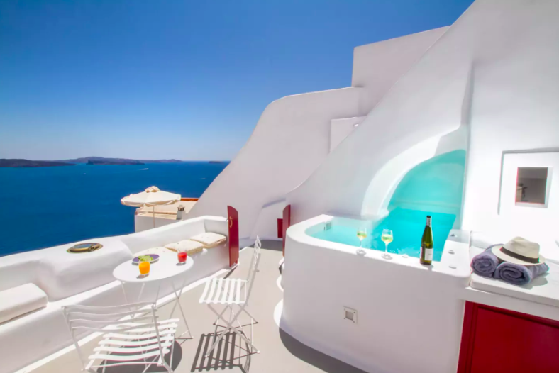 Photo of 10 Unique And Affordable Airbnb Properties For The Perfect Honeymoon 15/20 by Sumedha Bharpilania