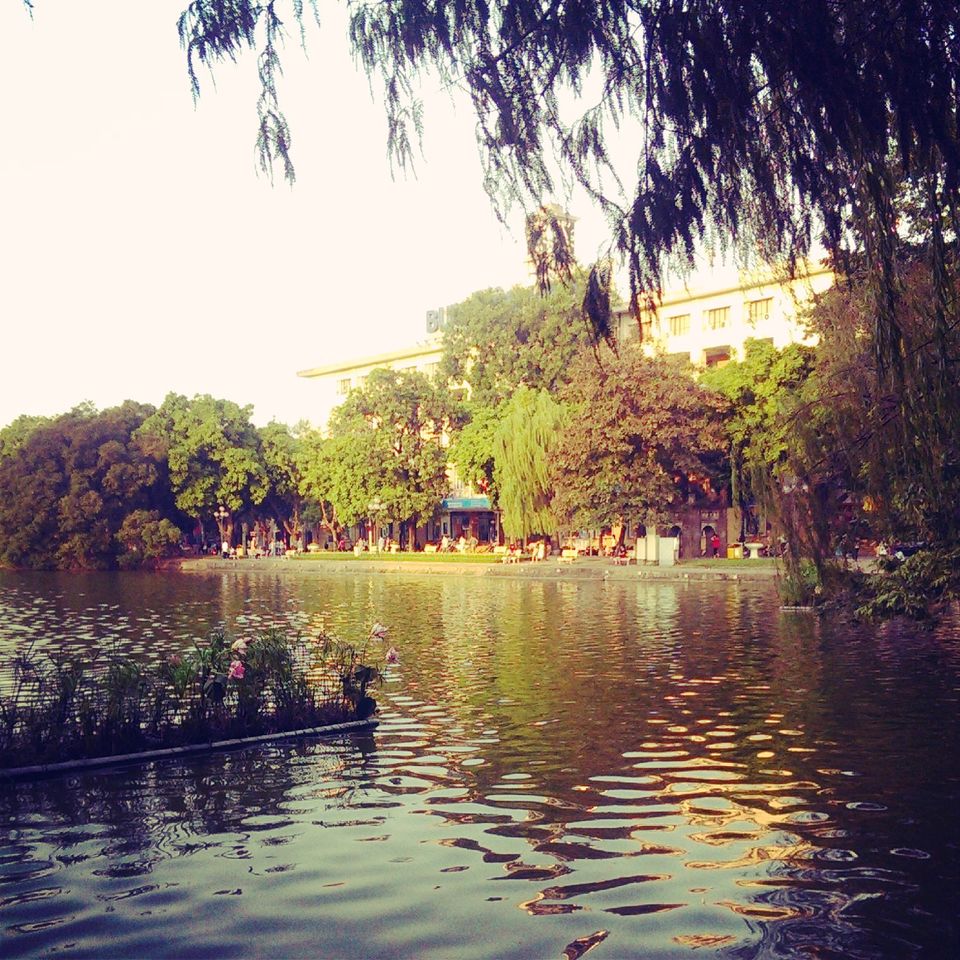 Photo of Of happy and beautiful places : Hanoi, Vietnam 10/14 by Sumedha Bharpilania
