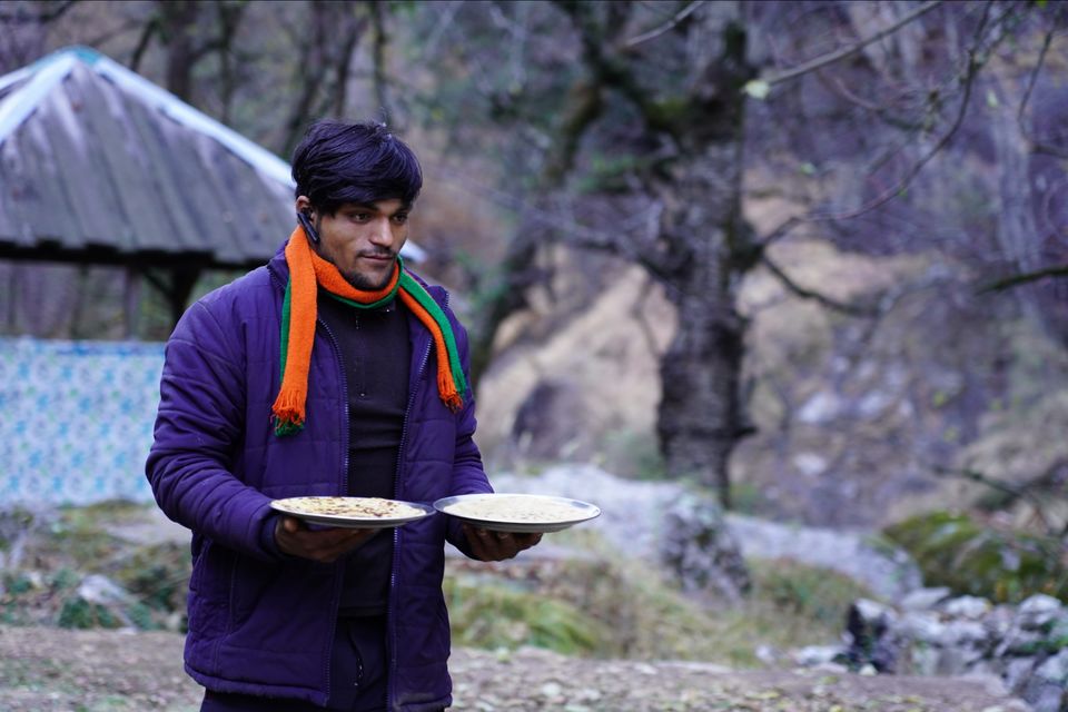 Photo of Chlo chlein Swarg ki raah by Em Vames