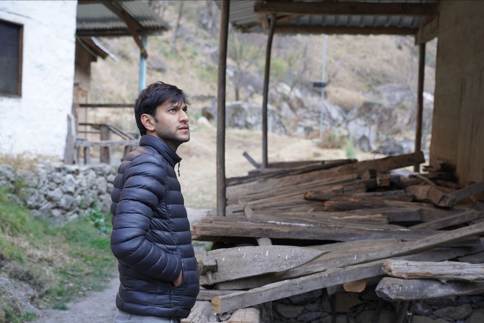 Photo of Chlo chlein Swarg ki raah by Em Vames