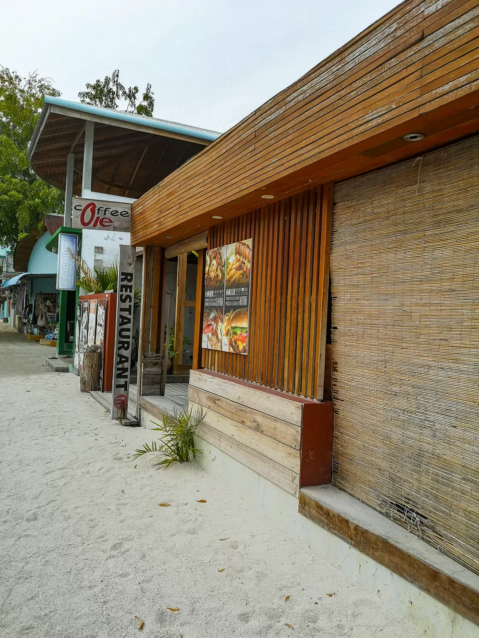 Photo of Cafe Olé, Bodu Magu, Rasdhoo, Maldives by NaughtyandCurly