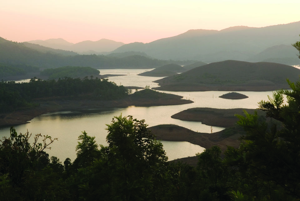 Photo of Banasura Sagar Dam, Padinjarathara, Kerala by Ayushee Chaudhary