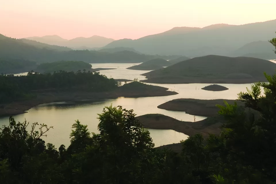Photo of Banasura Sagar Dam, Padinjarathara, Kerala by Ayushee Chaudhary