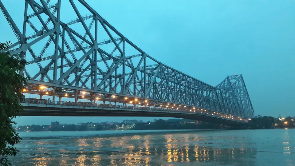 Photo of Howrah Bridge, Howrah, West Bengal, India by Ayushee Chaudhary