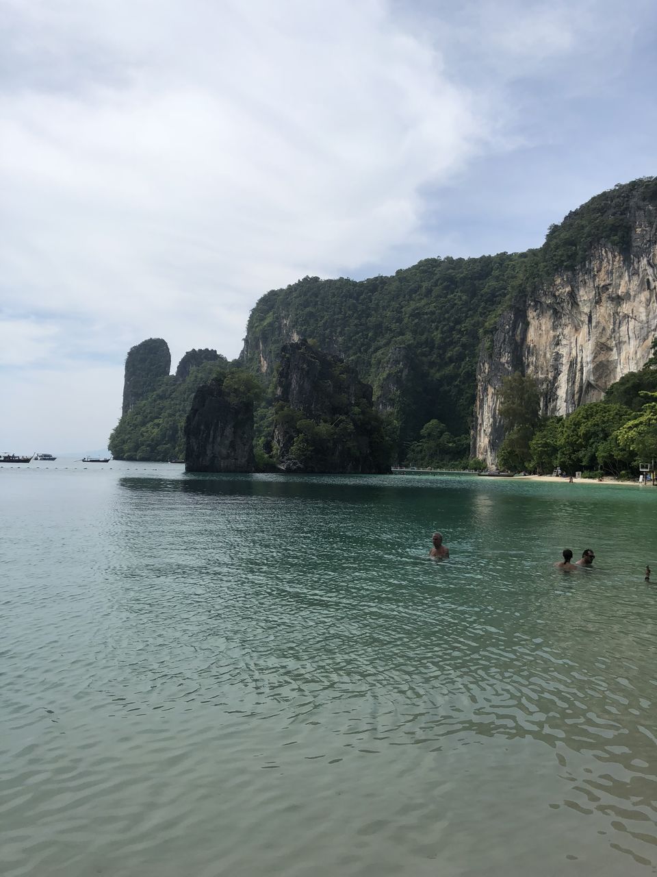 Photo of Hong Island Beach, Nong Thale, Mueang Krabi District, Krabi, Thailand by Vrundesh
