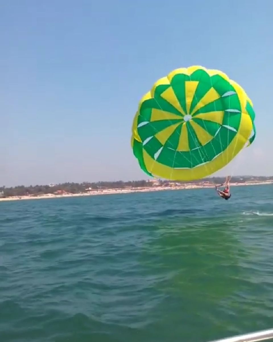 Photo of First experience of parasailing being an acrophobic #adventureactivity by Pallavi pandey