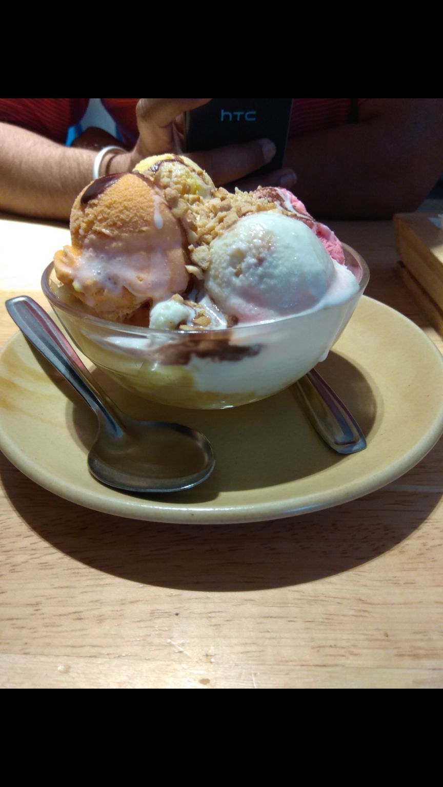 Photo of Lakeview Milk Bar, Mahatma Gandhi Road, Haridevpur, Shanthala Nagar, Ashok Nagar, Bengaluru, Karnataka, India by Pooju