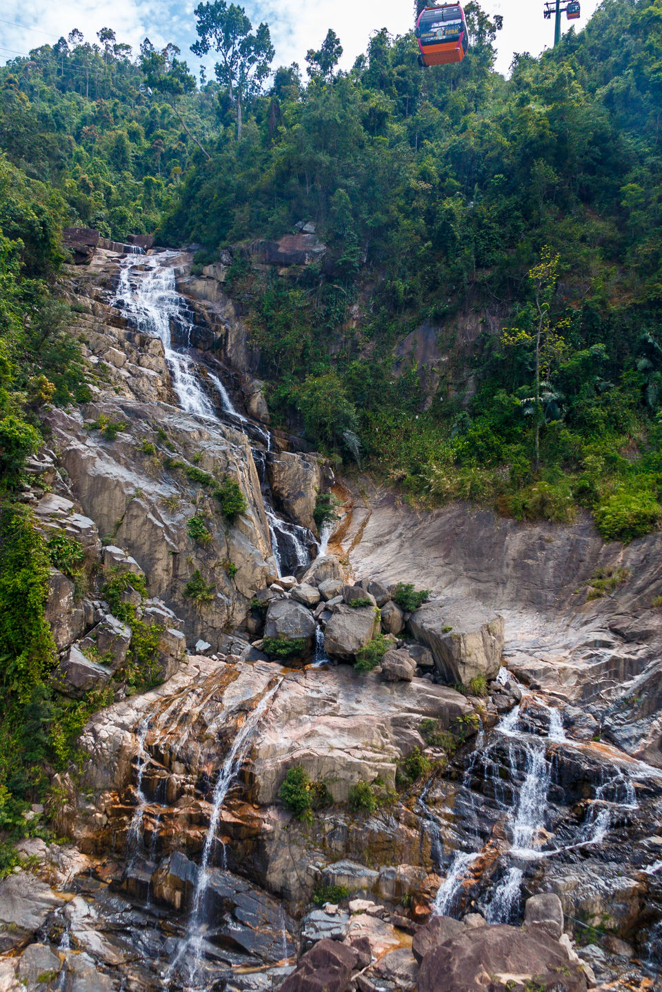Photo of Bà Nà Hill - đường lên tiên cảnh, Hòa Ninh, Da Nang, Vietnam by Andrew Ng De Rong