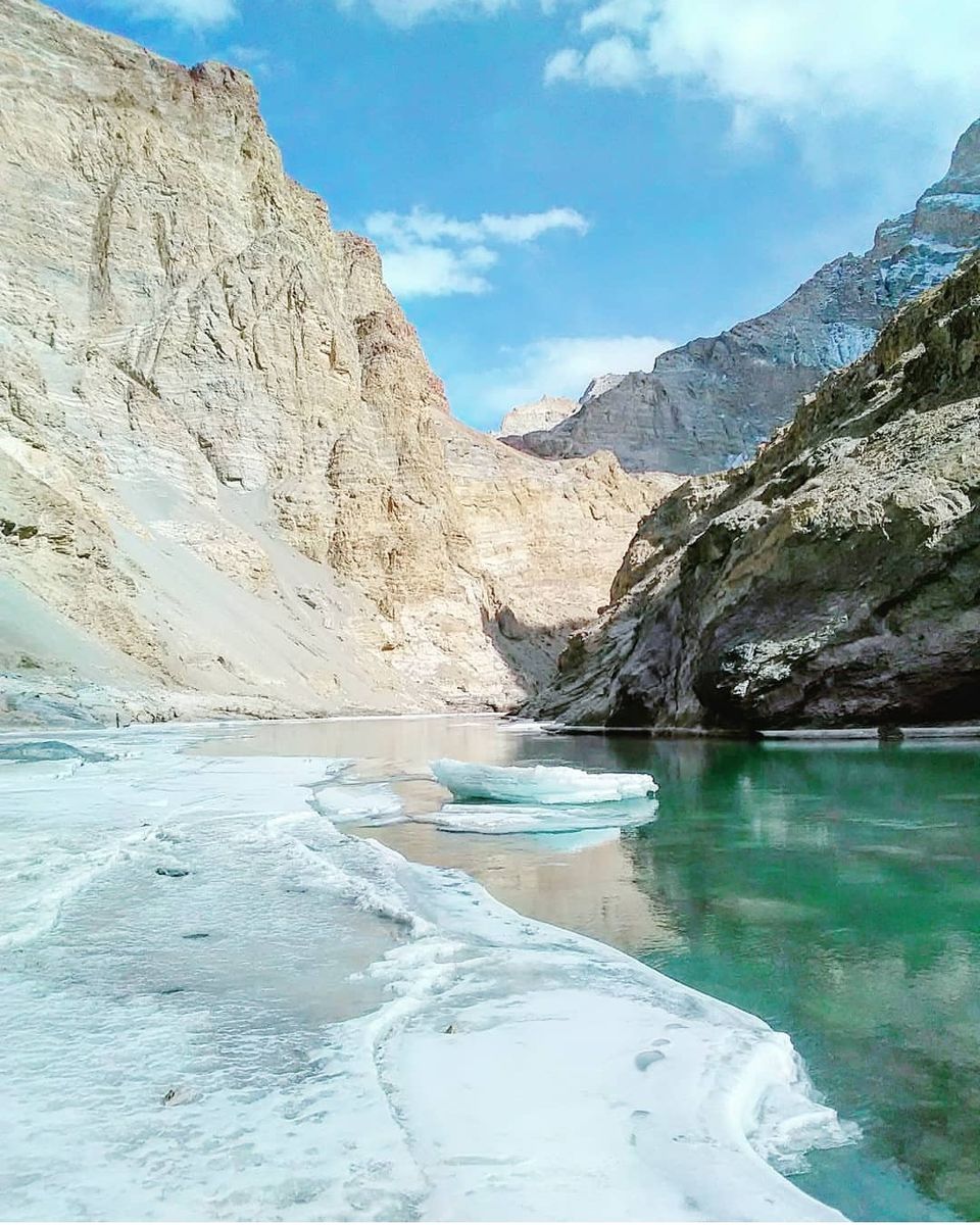 Photo of चादर : चादर ट्रेक का रोमांचक बर्फीला सफर, जहां नदी पर चलते हैं लोग by Shareef