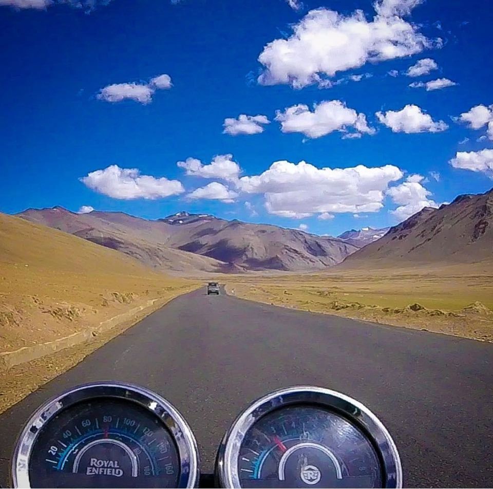 Photo of मनाली से लेह रोड ट्रिप : लेह-लद्दाख का बाइक ट्रिप प्लान करने से पहले जान लें जरूरी बातें by Shareef
