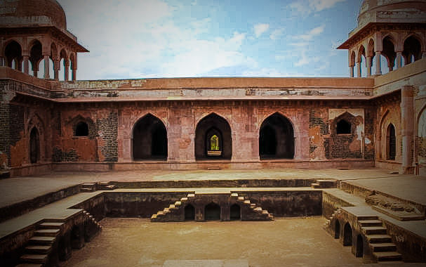 Photo of Baz Bahadur's Palace, Mandu Road, Mandav, Madhya Pradesh, India by Aditi Gupta