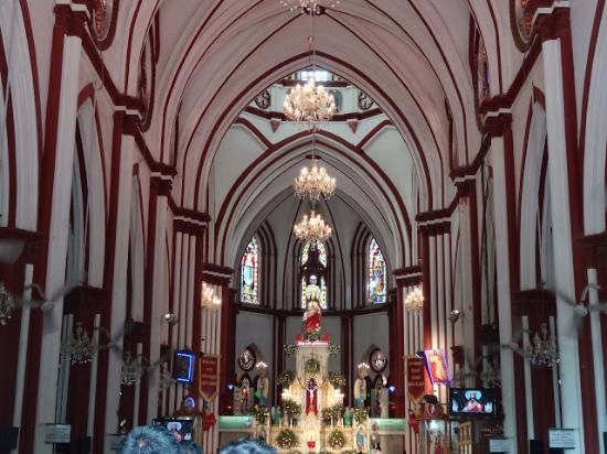 Photo of The Sacred Heart Basilica, South Boulevard, Near Railway Station, MG Road Area, Pondicherry, Puducherry, India by Pratiyush Sah