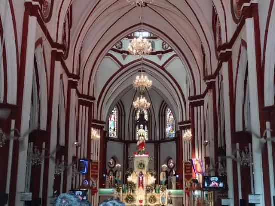 Photo of The Sacred Heart Basilica, South Boulevard, Near Railway Station, MG Road Area, Pondicherry, Puducherry, India by Pratiyush Sah