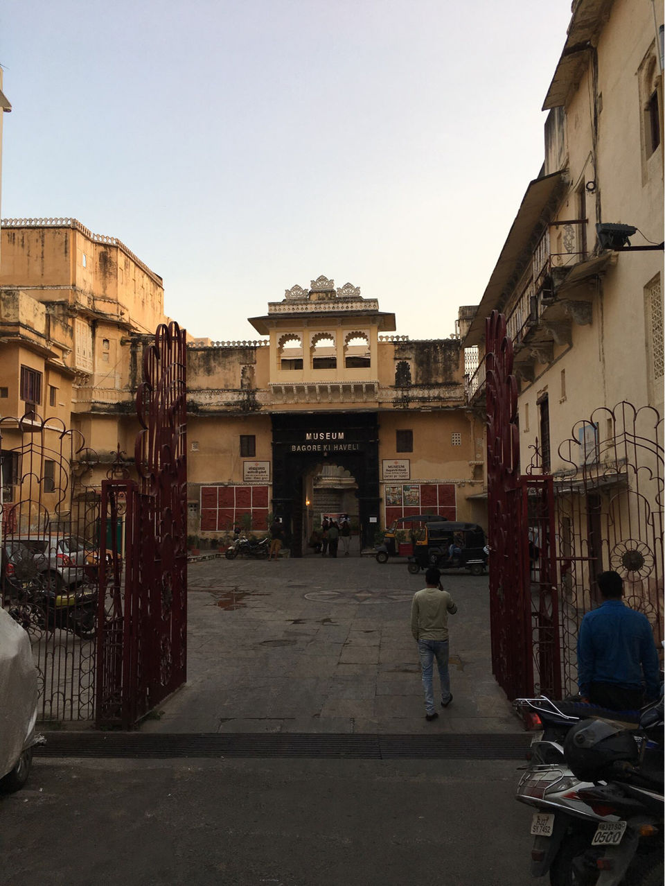 Photo of bagore ki haveli, Gangaur Ghat Marg, Hotel Gangaur Palace, Silawatwari, Udaipur, Rajasthan, India by Ranjan Singh