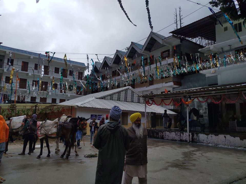 Photo of A budget trip to Valley of Flowers, Hemkund Sahib and Rishikesh in just Rs 3150 by Kshitij Pratap