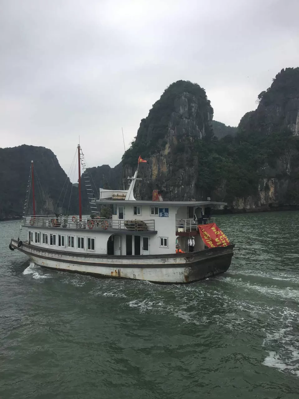 Photo of Halong Bay Vietnam, Bai Chay, Hạ Long, Quảng Ninh, Vietnam by Ruth_Traveldiaries