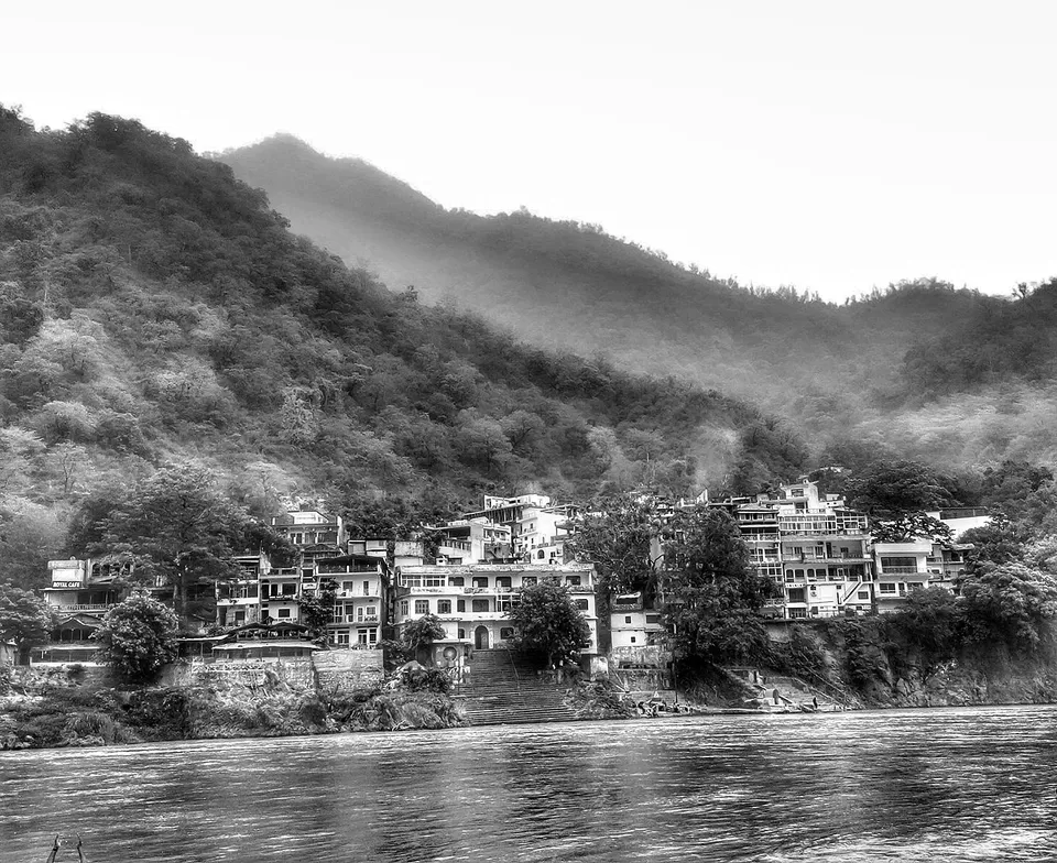 Photo of Laxman Jhula Road, Tapovan, Rishikesh, Uttarakhand, India by Ruth_Traveldiaries