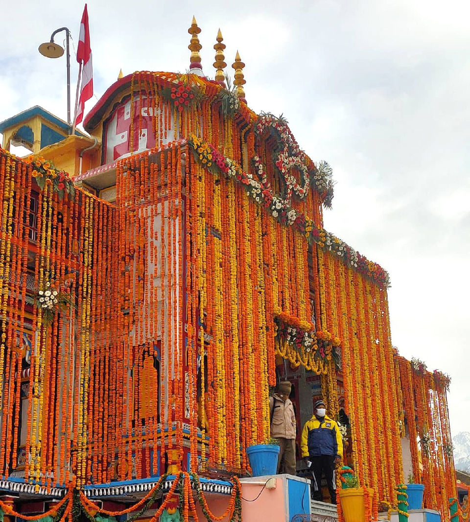 Photo of Badrinath Temple, Badri to Mata Murti Road, Badrinath, Uttarakhand, India by Hitendra Gupta